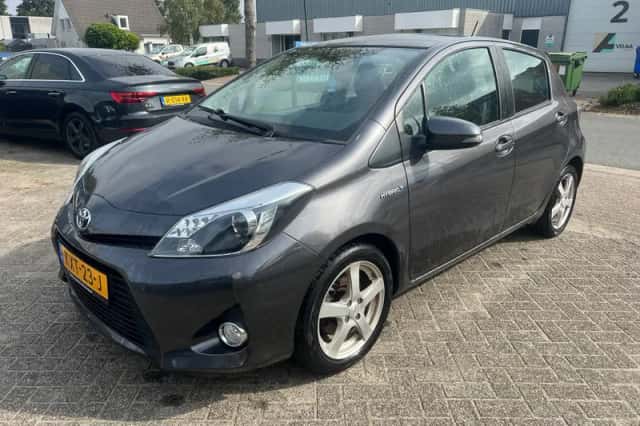 Toyota Yaris (2013) thumbnail 1