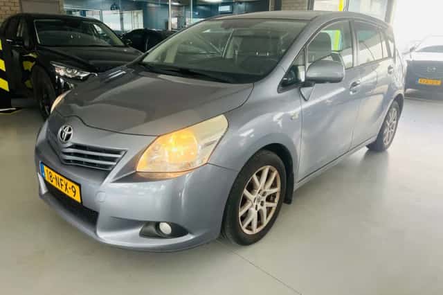 Toyota Verso (2010) thumbnail 1