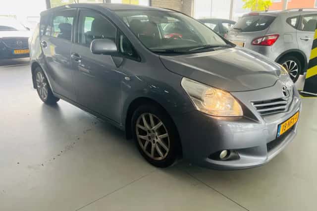 Toyota Verso (2010) thumbnail 3