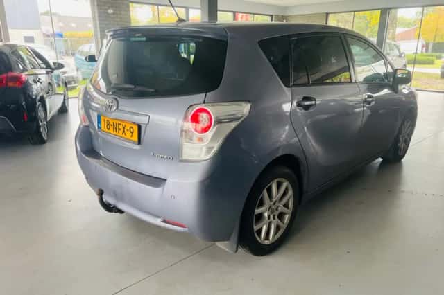 Toyota Verso (2010) thumbnail 4