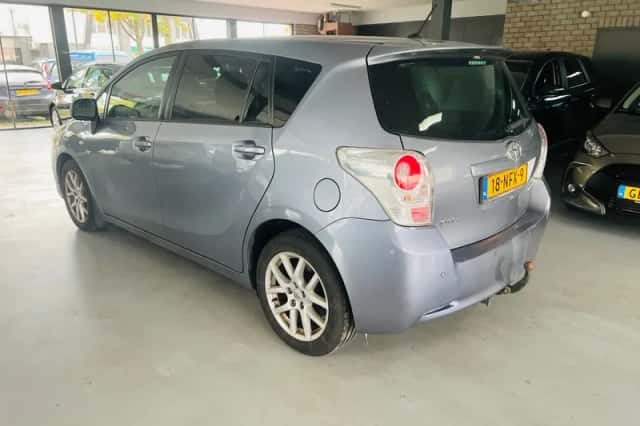 Toyota Verso (2010) thumbnail 5