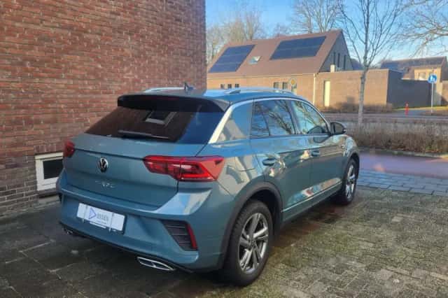 Volkswagen T-Roc (2023) thumbnail 2