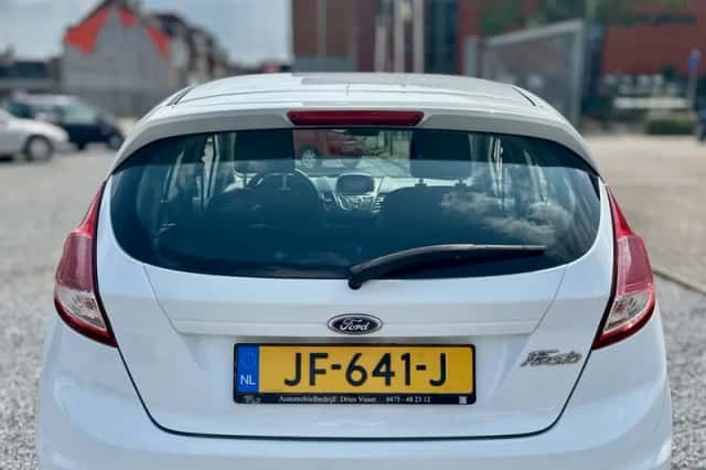 Ford Fiesta (2016) thumbnail 4