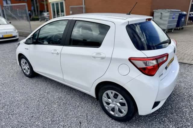Toyota Yaris (2018) thumbnail 3