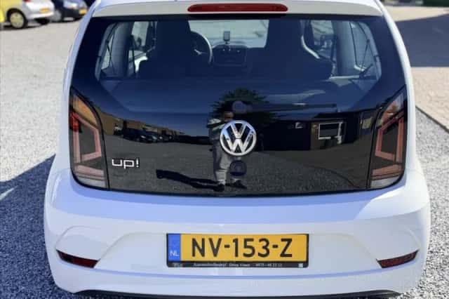 Volkswagen Up! (2017) thumbnail 6