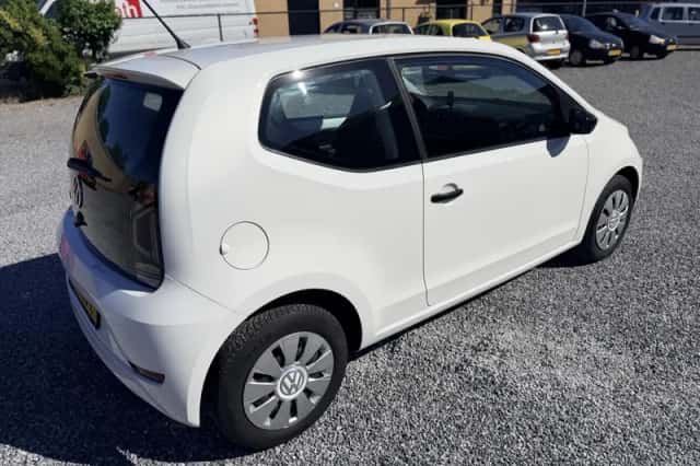 Volkswagen Up! (2017) thumbnail 6