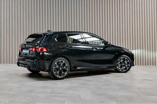 BMW  (2025) thumbnail 2