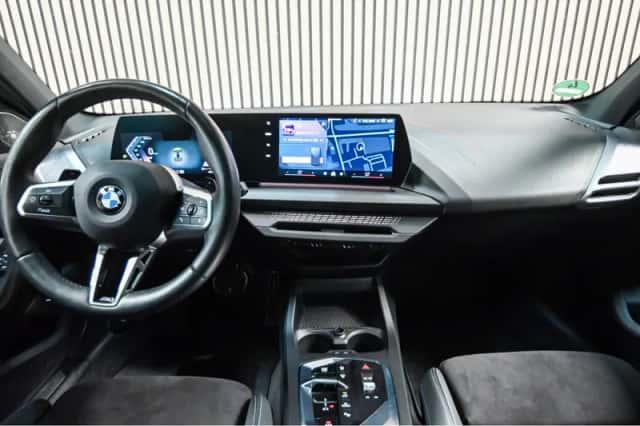 BMW  (2025) thumbnail 3