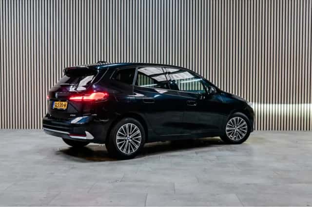 BMW  (2022) thumbnail 2