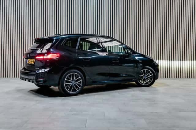 BMW  (2022) thumbnail 2
