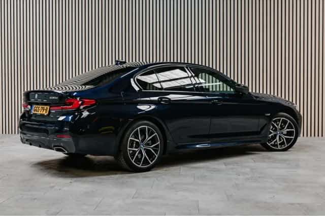 BMW  (2022) thumbnail 2