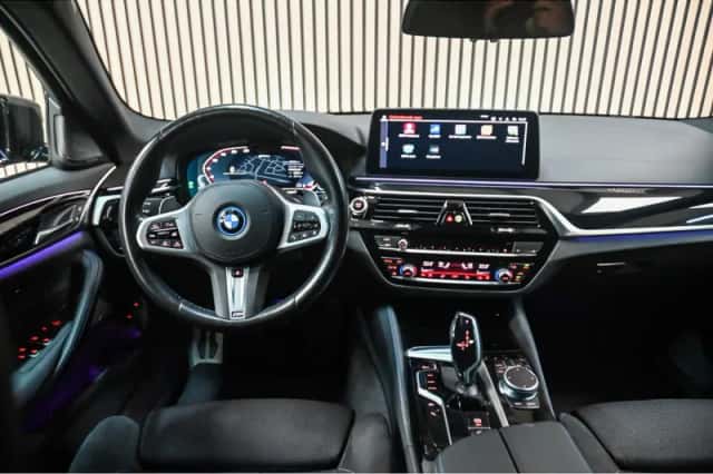 BMW  (2022) thumbnail 3