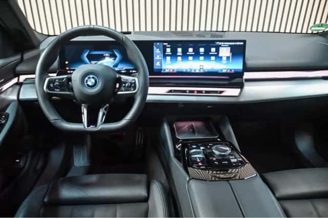 BMW  (2025) thumbnail 6