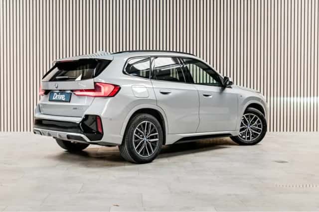 BMW  (2025) thumbnail 2