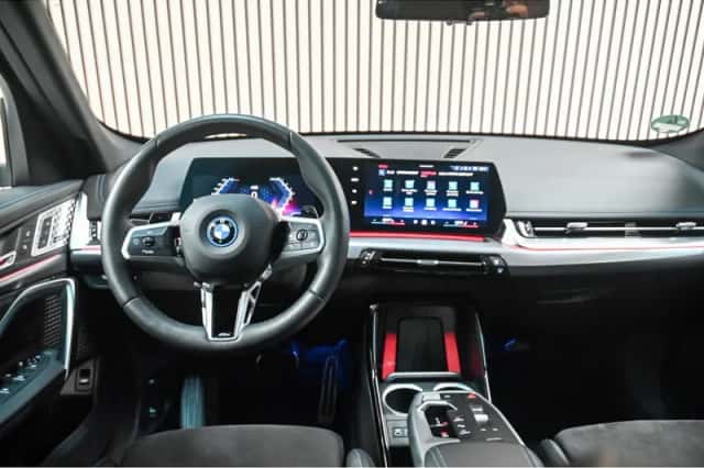 BMW  (2025) thumbnail 3