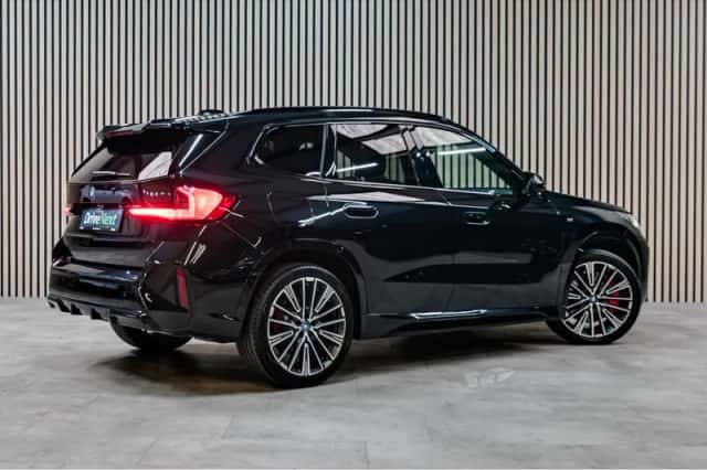 BMW  (2025) thumbnail 2