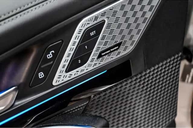 BMW  (2023) thumbnail 5