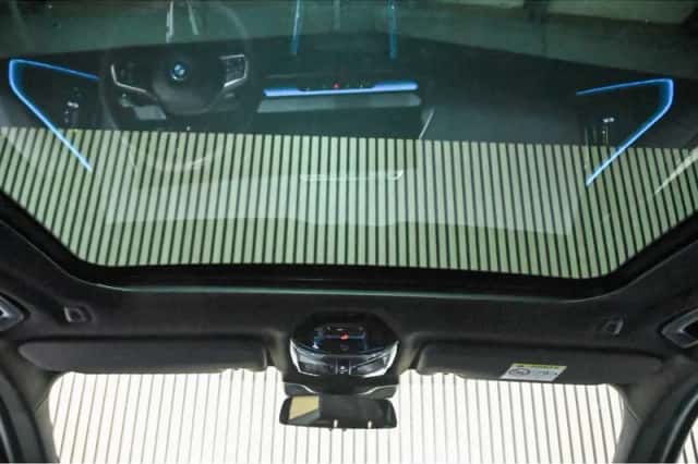 BMW  (2025) thumbnail 4