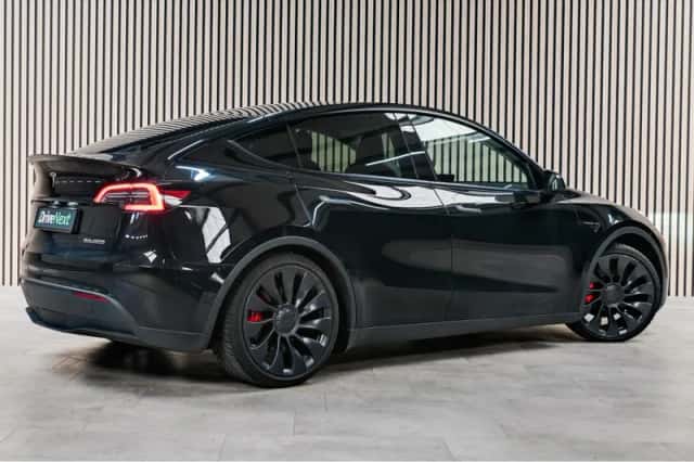 Tesla Model Y (2022) thumbnail 3