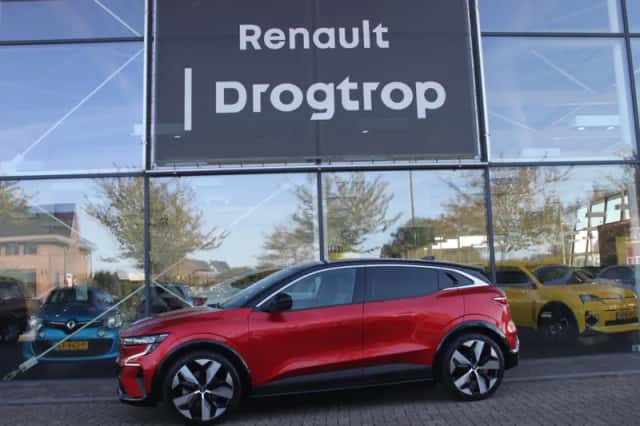 Renault Mégane E-Tech (2023) thumbnail 1
