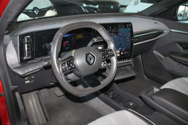 Renault Mégane E-Tech (2023) thumbnail 6