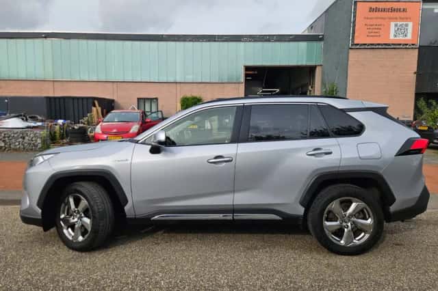 Toyota RAV4 (2019) thumbnail 2