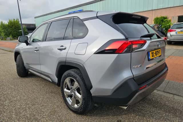 Toyota RAV4 (2019) thumbnail 3