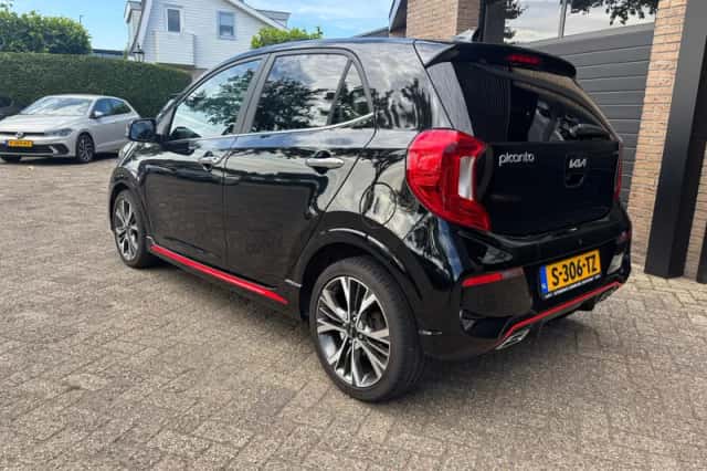 Kia Picanto (2023) thumbnail 3