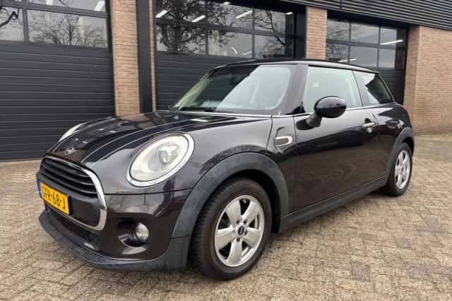 MINI Cooper (2016) thumbnail 1
