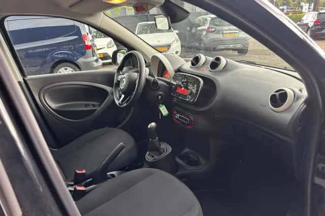 Smart Forfour (2018) thumbnail 5