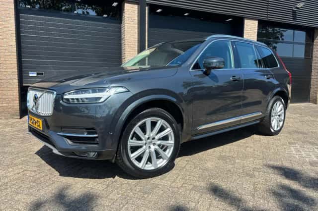 Volvo XC90 (2015) thumbnail 1