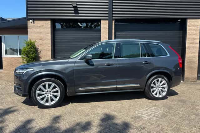 Volvo XC90 (2015) thumbnail 2