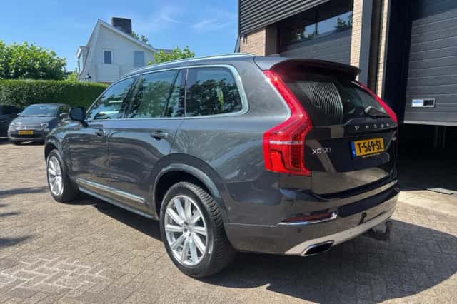 Volvo XC90 (2015) thumbnail 3