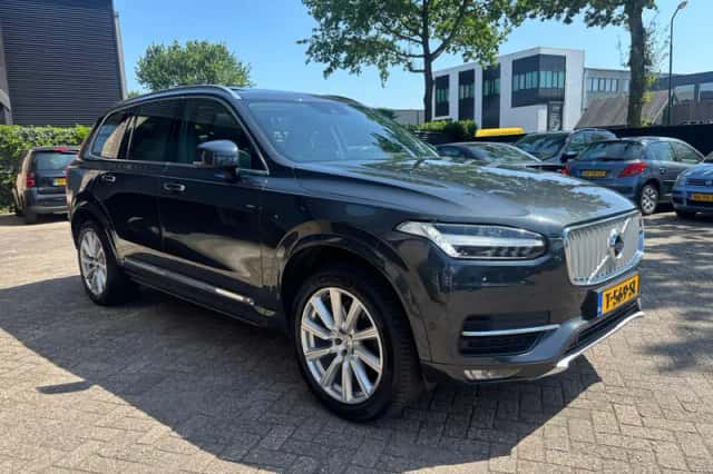 Volvo XC90 (2015) thumbnail 4