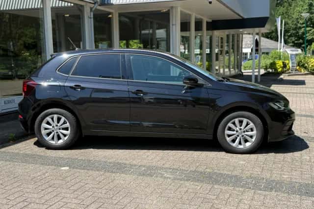 Volkswagen Polo (2023) thumbnail 2