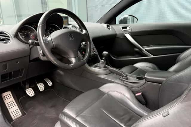 Peugeot RCZ (2011) thumbnail 3