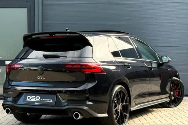 Volkswagen Golf (2021) thumbnail 2