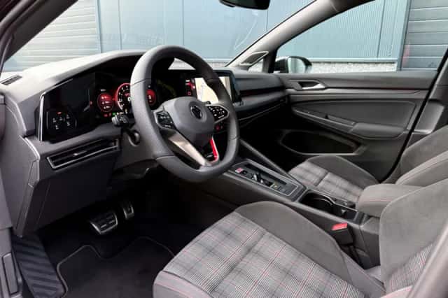Volkswagen Golf (2021) thumbnail 3