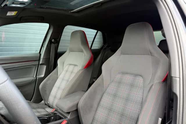 Volkswagen Golf (2021) thumbnail 4