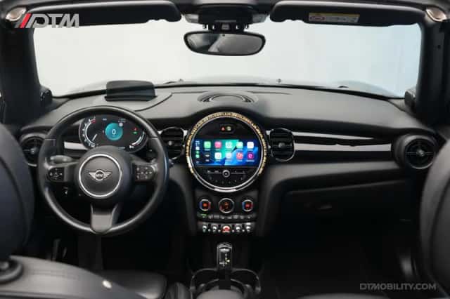 MINI Cabrio (2023) thumbnail 4