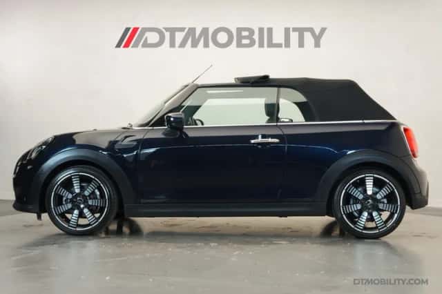 MINI Cabrio (2023) thumbnail 5