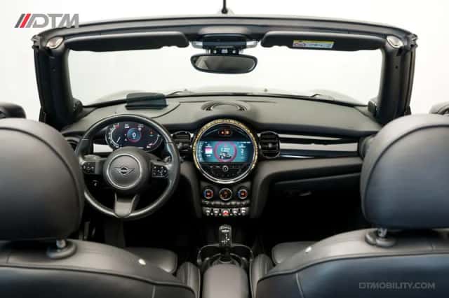 MINI Cabrio (2023) thumbnail 3