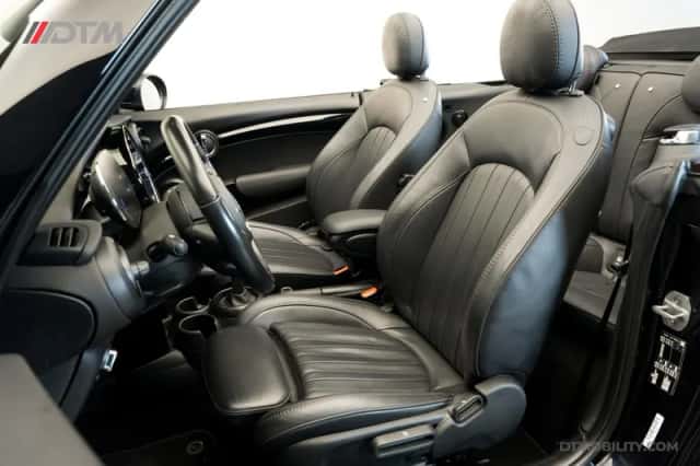 MINI Cabrio (2023) thumbnail 4