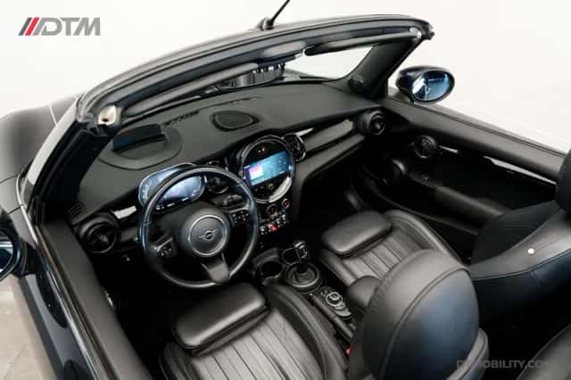 MINI Cabrio (2023) thumbnail 5