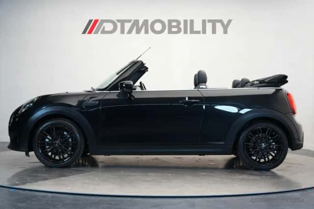 MINI Cabrio (2023) thumbnail 3