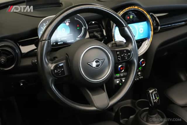 MINI Cabrio (2023) thumbnail 4