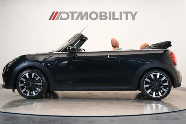 MINI Cabrio (2023) thumbnail 3