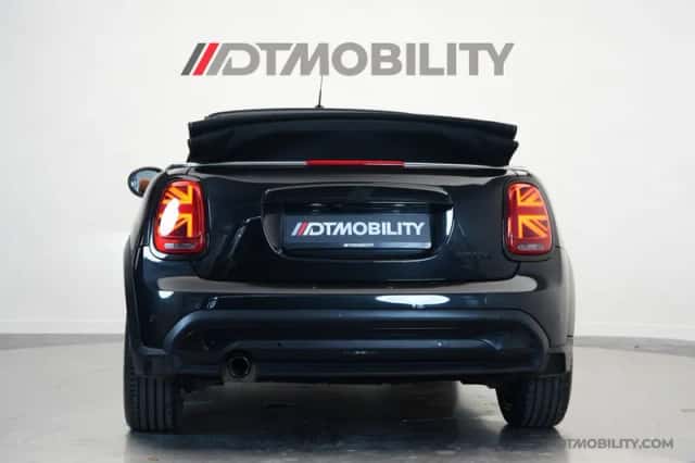 MINI Cabrio (2023) thumbnail 5