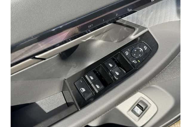 BMW i5 (2026) thumbnail 4