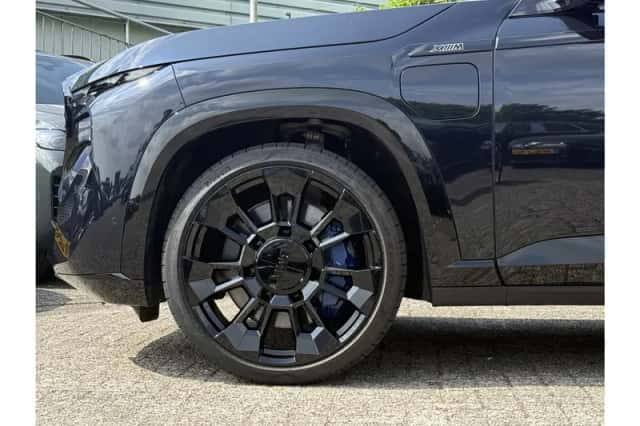 BMW XM (2025) thumbnail 4